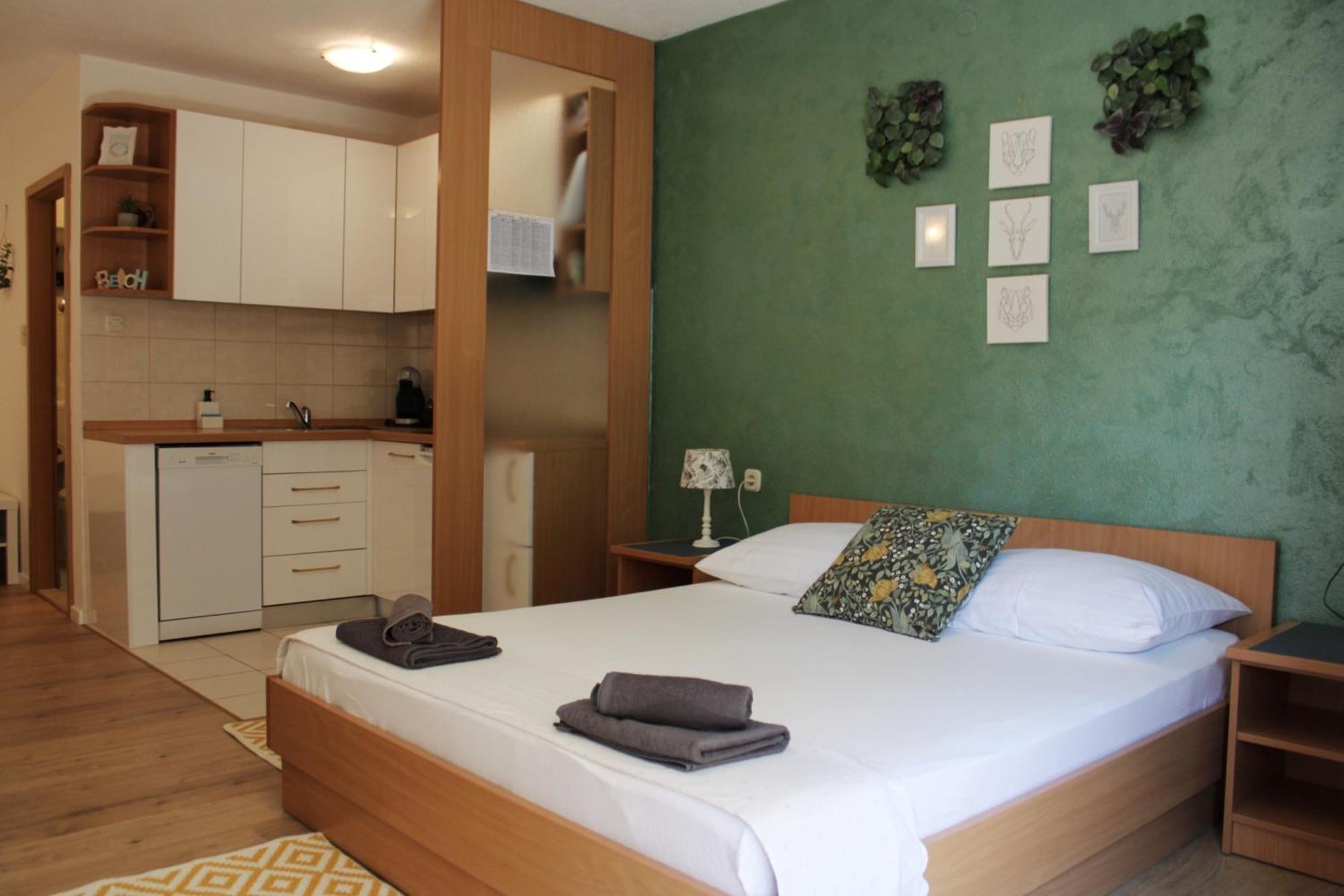Studio Laura-Spacious Studio On The Main Beach Макарська Екстер'єр фото